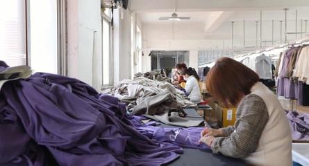 特步服裝加工廠與創(chuàng)業(yè)加盟 開啟成功之路