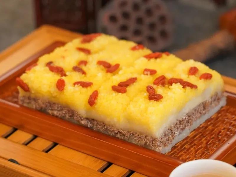 老字號(hào)創(chuàng)新 插小旗的重陽(yáng)糕新上市，西點(diǎn)變身傳統(tǒng)味道新寵